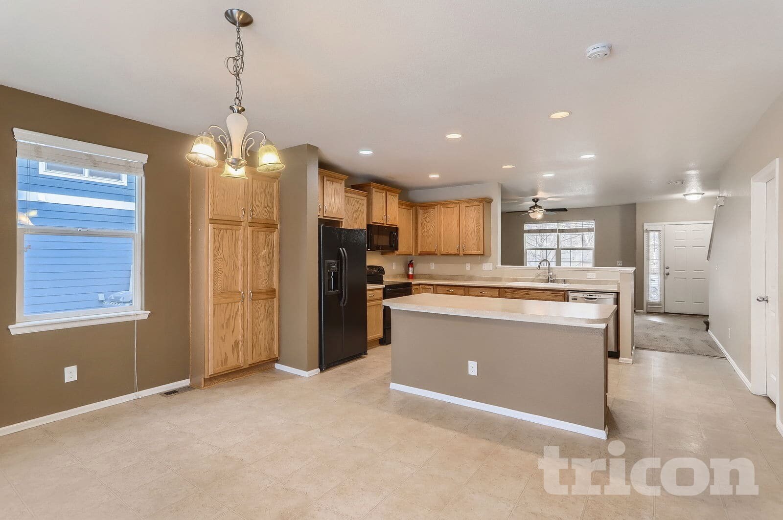 Building Photo - 1570 Edenbridge Dr