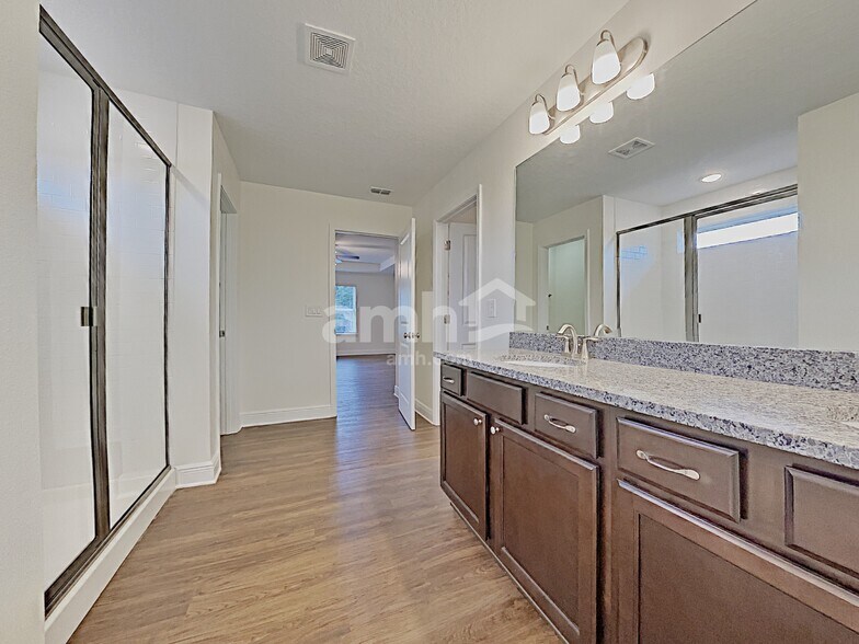 Building Photo - 737 Zarabrooke Ct