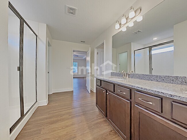 Building Photo - 743 Zarabrooke Ct