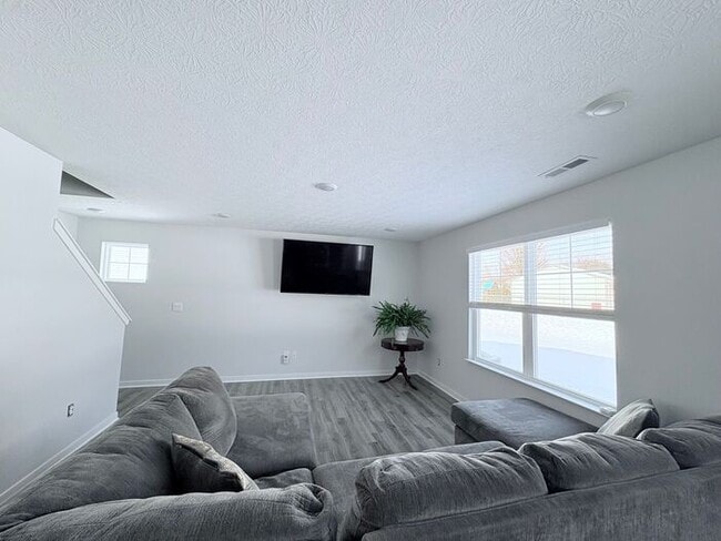 Building Photo - Charming 4 beds 2.5 baths in Newark!