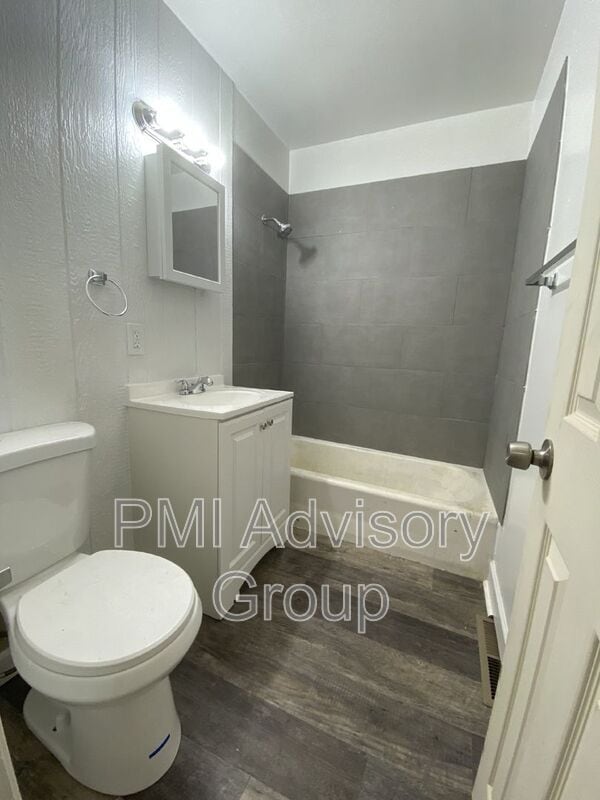 Building Photo - 409 SE 34th St