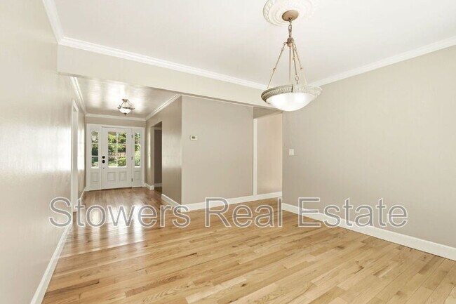 Building Photo - 18 Van Gordon Pl