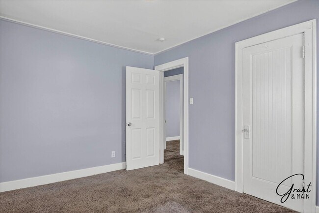 Building Photo - 13932 Roselawn St