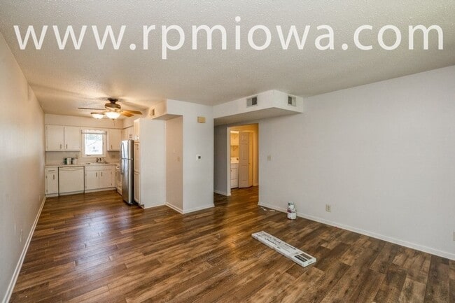 Building Photo - $500 off First Month!! 2 Bedroom, 1 Bath Condo in Ankeny
