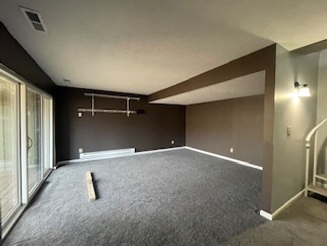 Building Photo - 2 Bed 1 Bath Available Now!