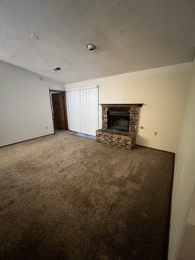 Building Photo - Taylor Ranch 3 Bedrooms 2 Bath 2/CG 1800/sf