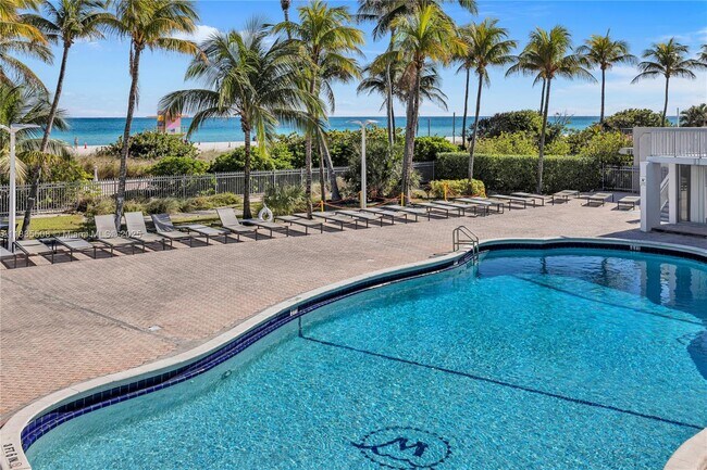 Building Photo - 2655 Collins Ave