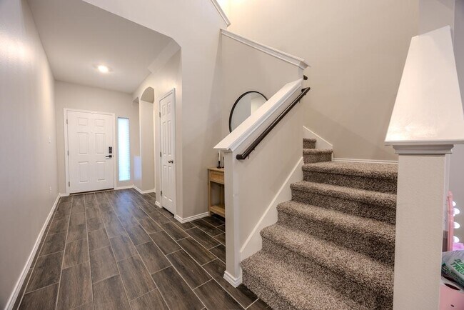 Building Photo - 8702 Shiloh Rock Dr