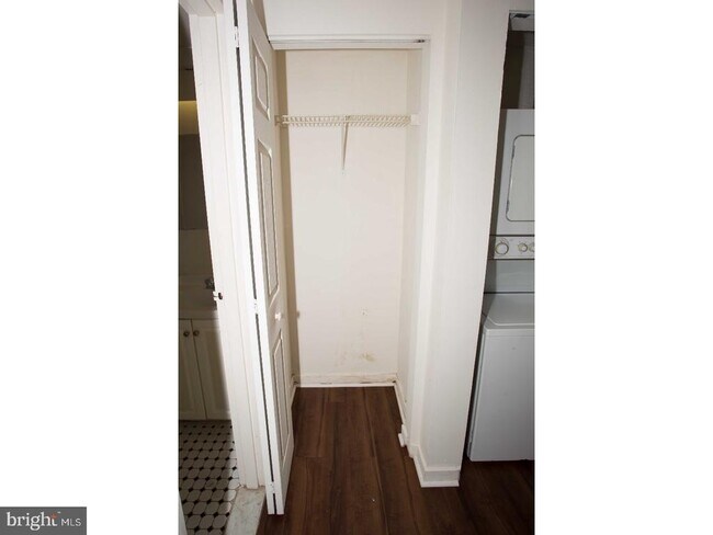 Building Photo - 130 Arch St