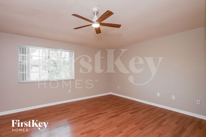 Building Photo - 9050 SW 157th Pl