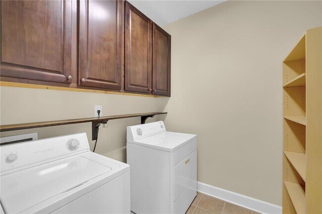 Building Photo - 3708 Majestic Oak Dr SW