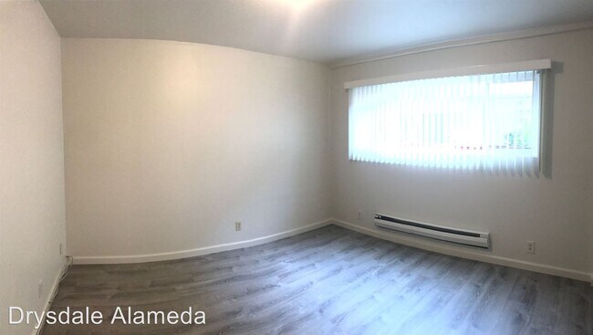 Building Photo - 2211 San Antonio Ave