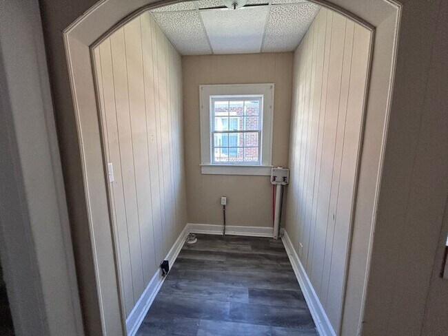 Building Photo - 3 Bed, 1 Bath Home with Fenced Yard / Pet-Friendly / Available Now!