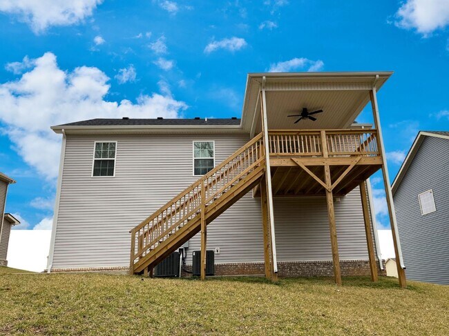 Building Photo - Welcome To Clarksville!