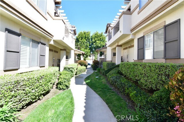 Building Photo - 2354 Sunningdale Dr