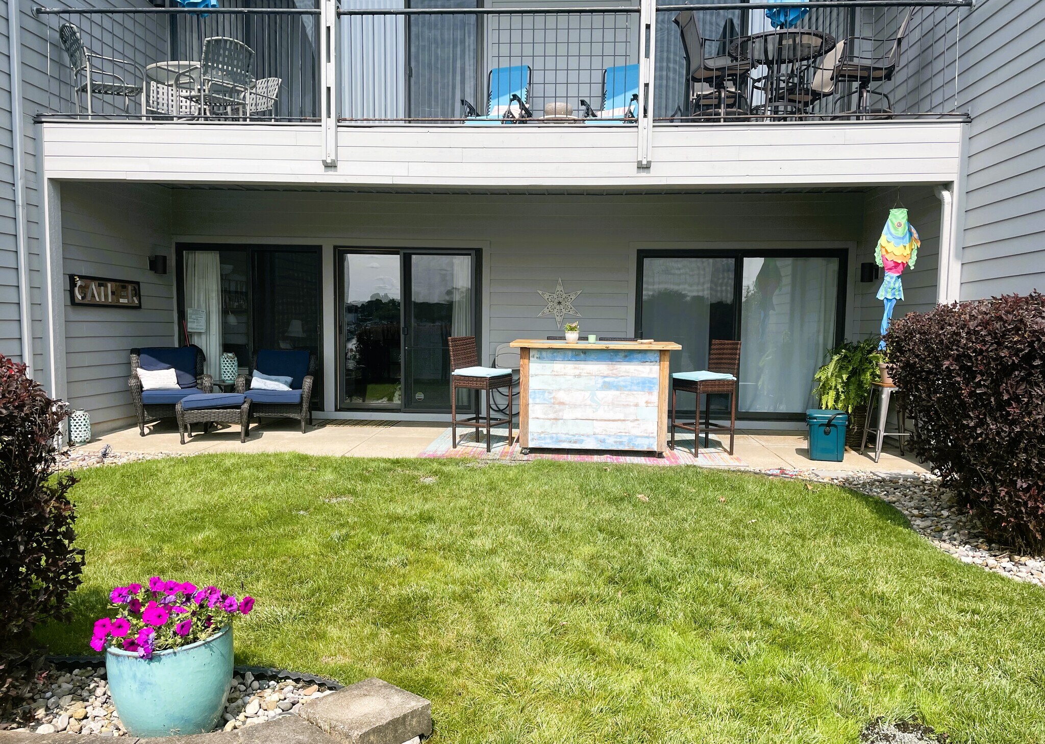 Building Photo - 230 Oak St