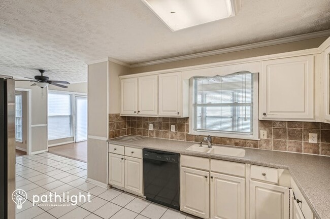 Building Photo - 3740 Glade Ave