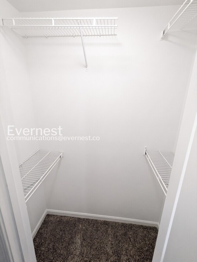 Building Photo - 3 Bed, 3.5 Bath Townhome with Modern Amenities / Available Soon!