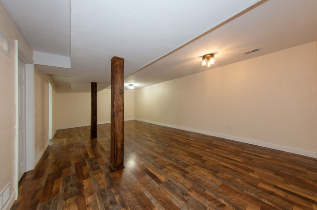 Building Photo - 407 E 5th St