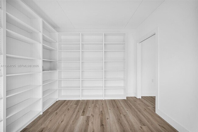 Building Photo - 820 E Cypress Ln