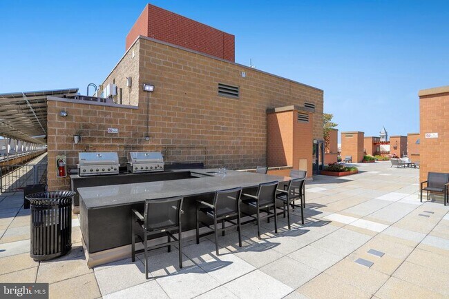 Building Photo - 616 E St NW