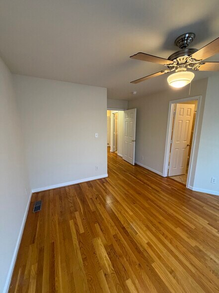Building Photo - 1512 W Cary St