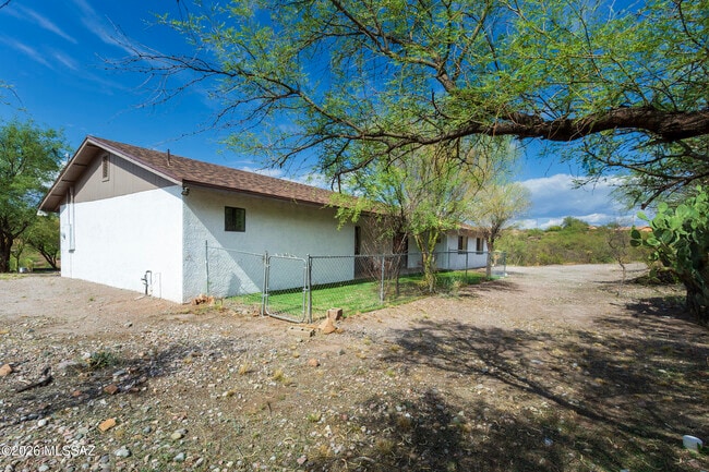 Building Photo - 1081 Paseo Freno