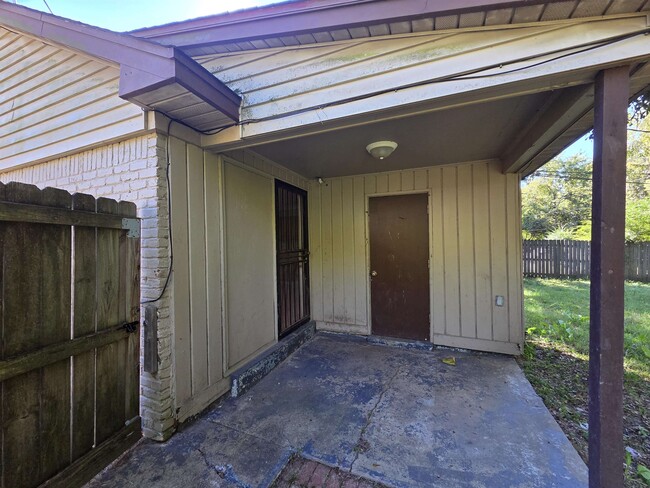 Building Photo - 4573 Appleville St