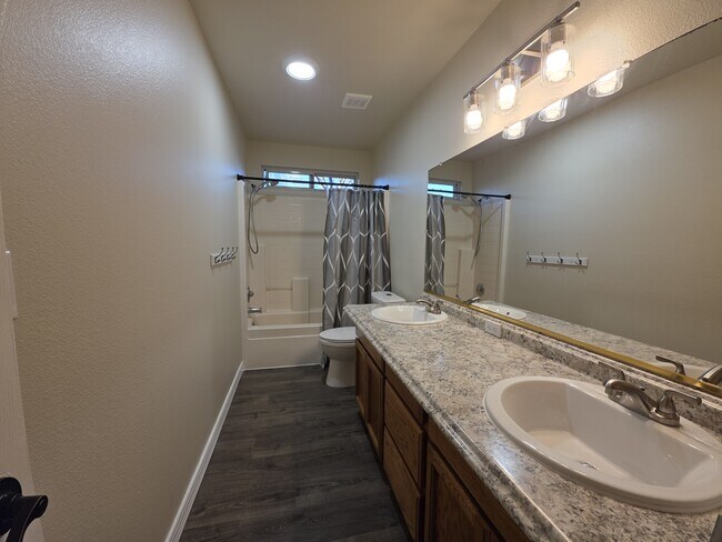 Building Photo - 303 Pinon Way