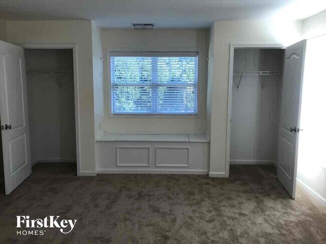 Building Photo - 1988 Sinclair Trce