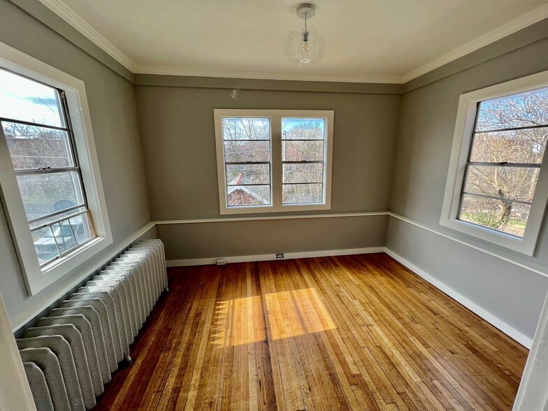 Reading/Bonus Room in Primary Bedroom - 5818 De Giverville Ave