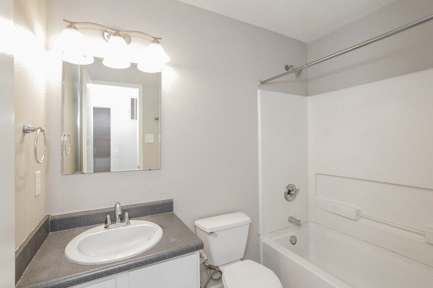 Building Photo - 7905 States Bend Dr