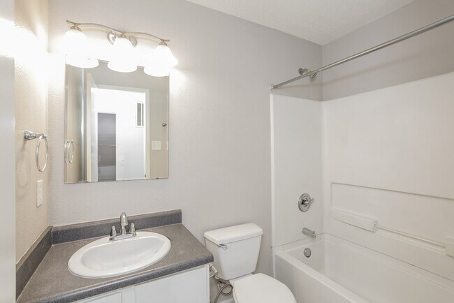 Building Photo - 7905 States Bend Dr