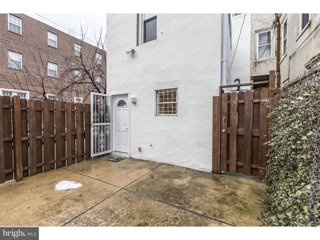 Building Photo - Amazing 3bd/2.5 Fairmount Home