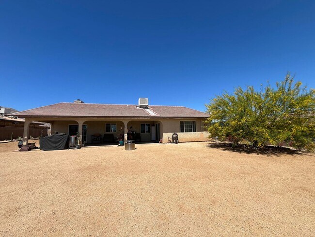 Building Photo - ****Move In Special**** $300 off 1st Month...