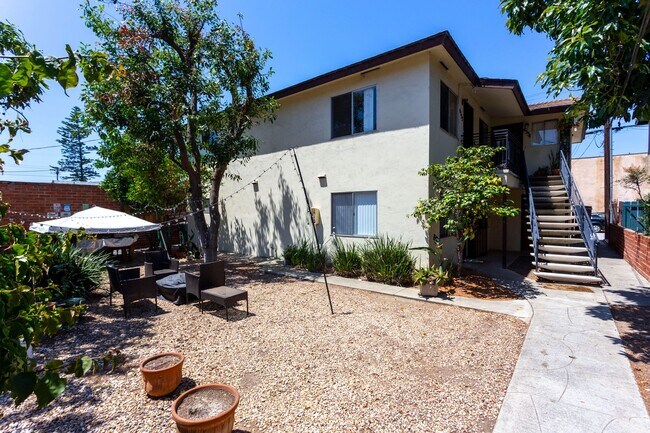 Building Photo - OPEN HOUSE: 11/29 2-3PM ~ 2 BR in Pacific Beach with Parking!