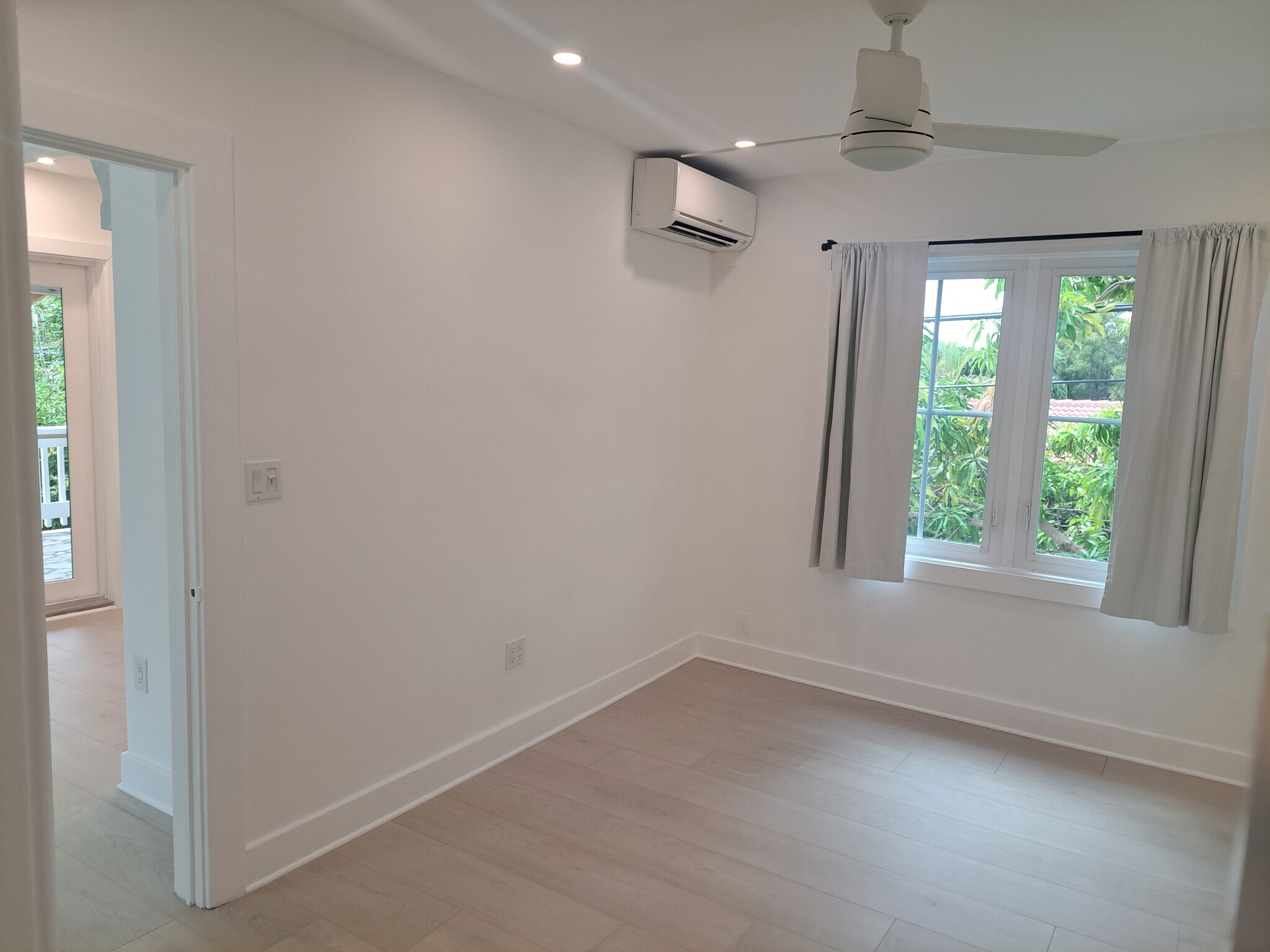 Bedroom with ac unit - 912 NE 81st St
