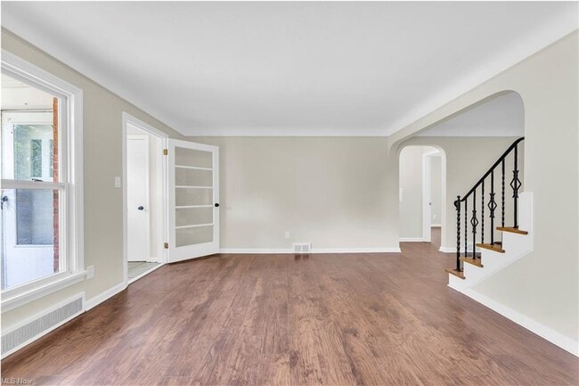 Building Photo - 416 E 255th St