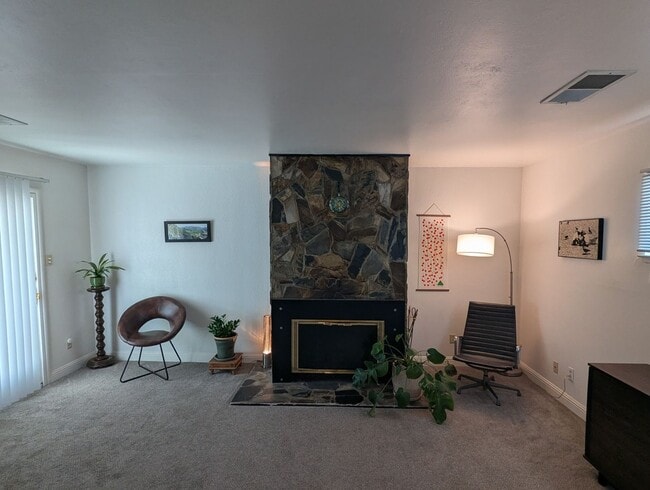 Building Photo - 257 Ironwood St