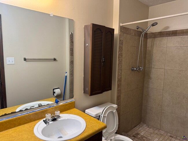 Building Photo - 108 Renoir Ln