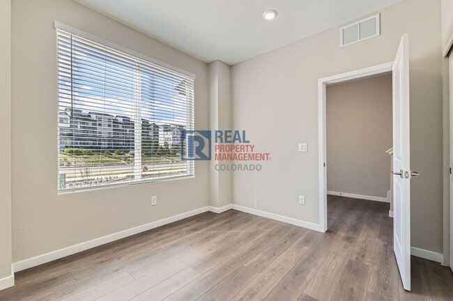 Building Photo - 1759 Peak Lp