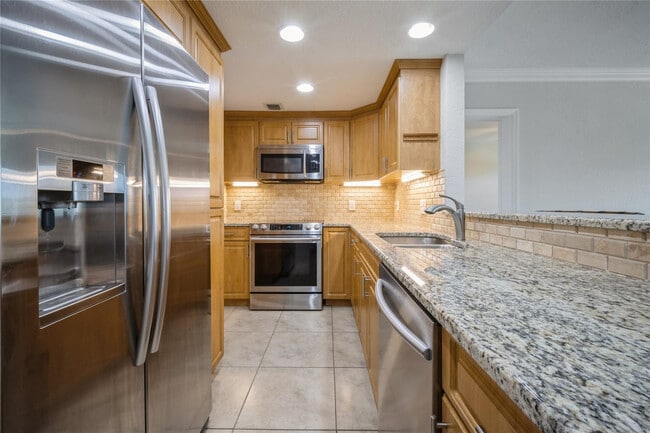 Building Photo - 1000 River Reach Dr