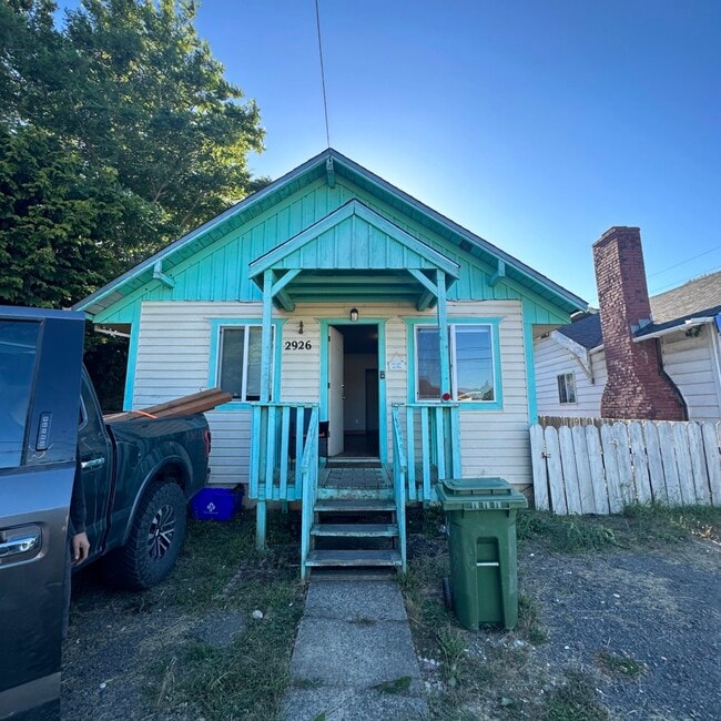 Primary Photo - 2926 Sheridan Ave