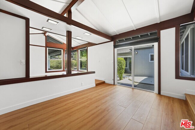 Building Photo - 2672 Veteran Ave