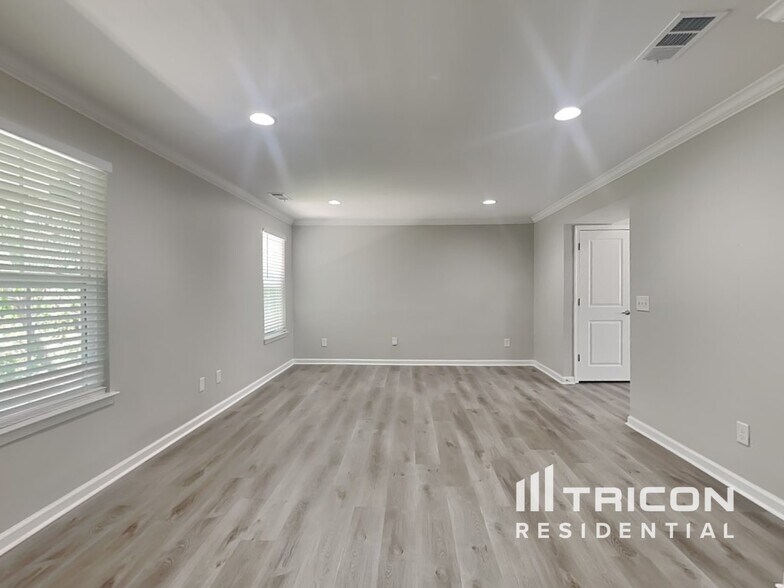 Building Photo - 332 Parmley Ln