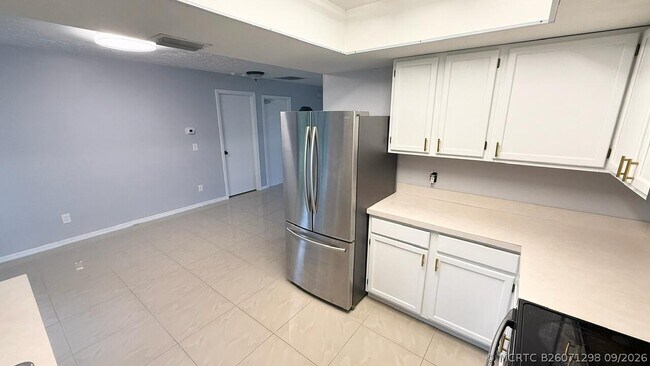 Building Photo - 1832 SE Manth Ln