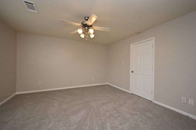 Building Photo - 6127 Yorkglen Manor Ln