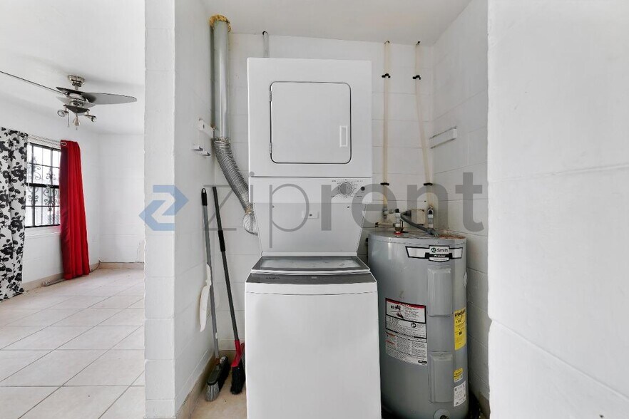Building Photo - Unit