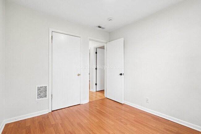Building Photo - Updated NE Portland Home w/Fenced Yard and Upgrades!