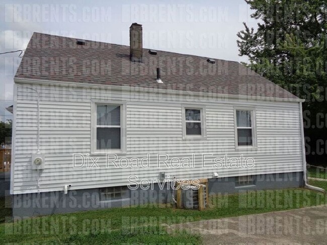Building Photo - 1255 Hooven Ave